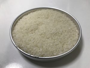 飯盒の内蓋でお米を計量
