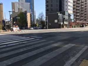 ４差路になっている飯田橋一丁目交差点。